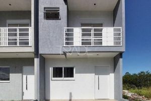 Casa com 94m², 2 dormitórios, 2 suítes, 2 vagas, no bairro Hípica em Porto Alegre