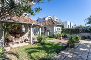 Casa com 241m², 4 dormitórios, 2 suítes, 4 vagas, no bairro Tristeza em Porto Alegre