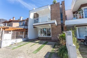 Casa em Condomínio com 231m², 3 dormitórios, 3 suítes, 2 vagas, no bairro Lagos de Nova Ipanema em Porto Alegre