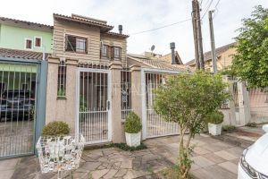 Casa com 150m², 3 dormitórios, 1 suíte, 2 vagas, no bairro Hípica em Porto Alegre