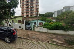 Terreno com 242m², no bairro Tristeza em Porto Alegre